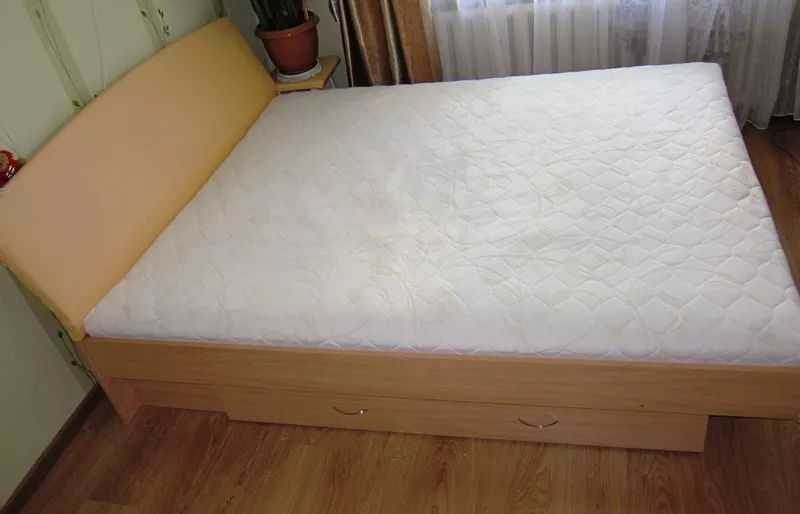 Кровать двухспальная с ортопедическим матрасом 5